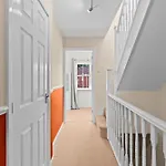 Large 4-Bed House In Cambridge - Garden