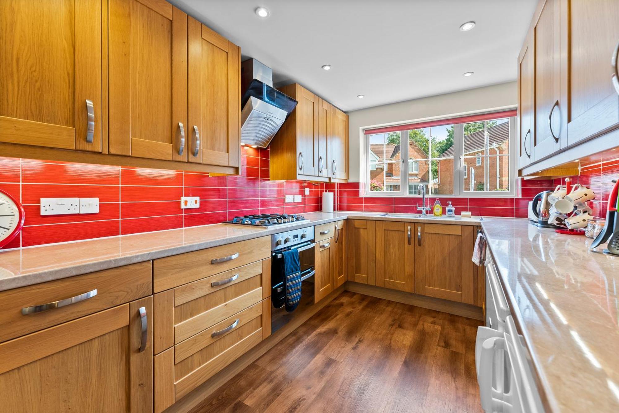Large 4-bed House In - Garden *