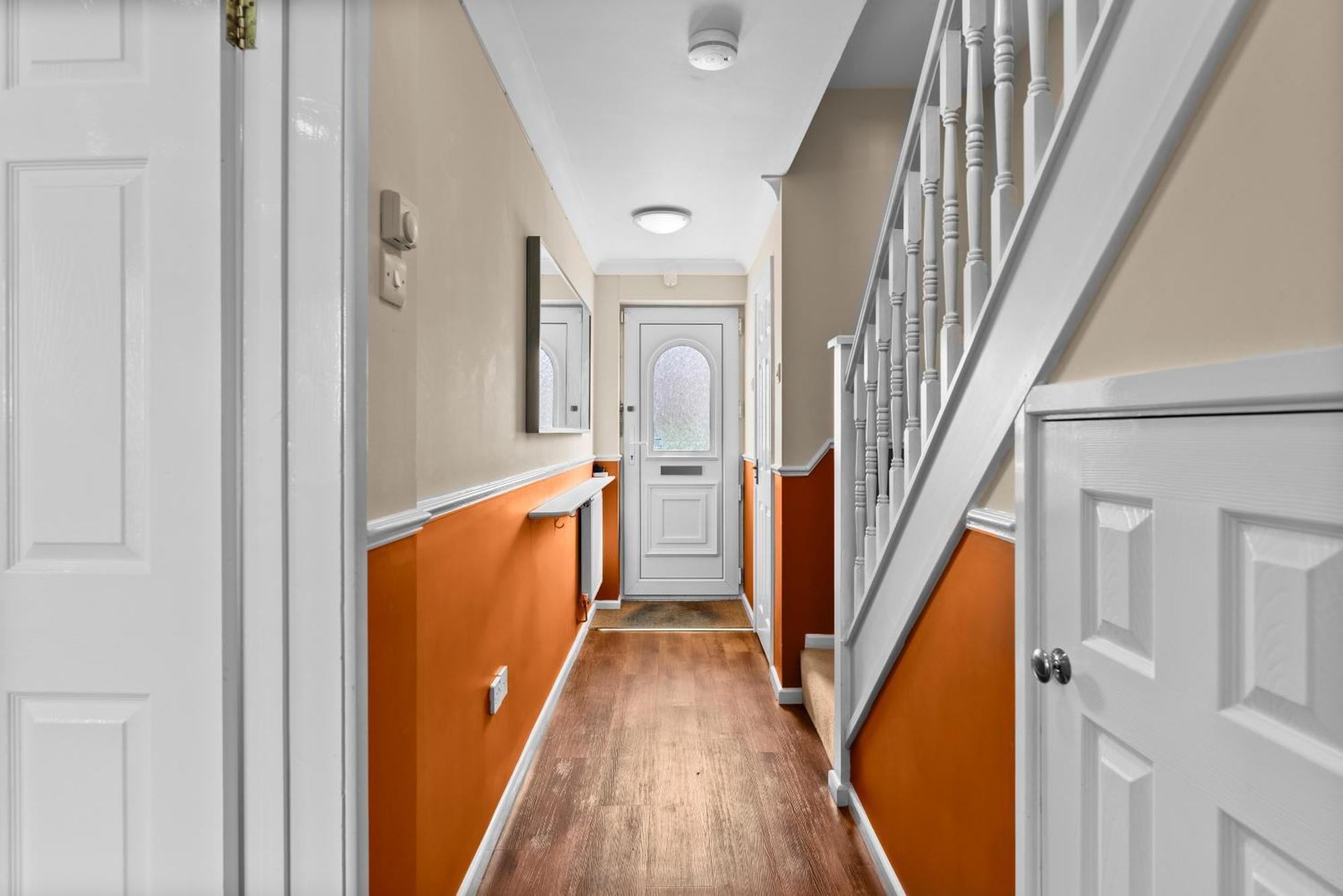 Large 4-bed House In - Garden